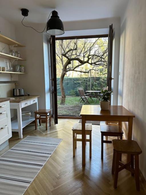 Apartamento Stary Mokotow, Z Ogrodkiem Varsovia Exterior foto