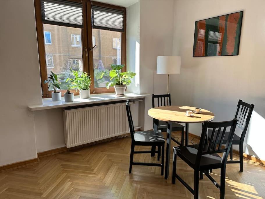 Apartamento Stary Mokotow, Z Ogrodkiem Varsovia Exterior foto
